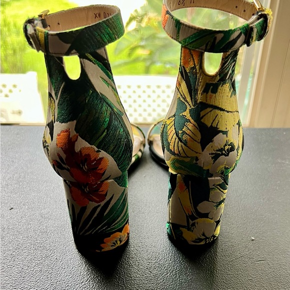 Stuart Weitzman floral heels, women’s size 6.5 - Picture 2 of 3